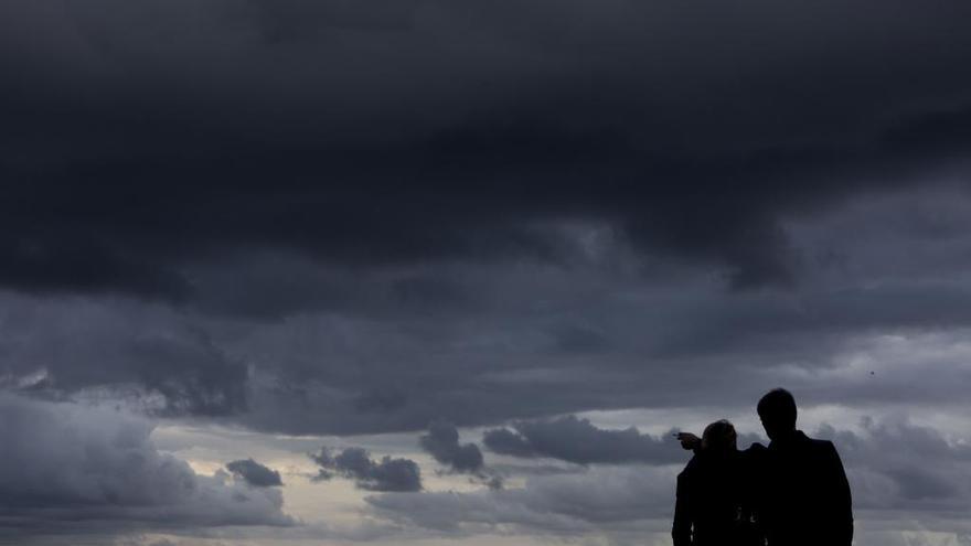 Un minitemporal de lluvia y viento llega a València