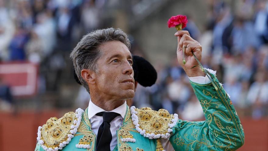 Román pone la pirotecnia y Escribano muestra su actitud en el espectáculo de los Miura en Sevilla