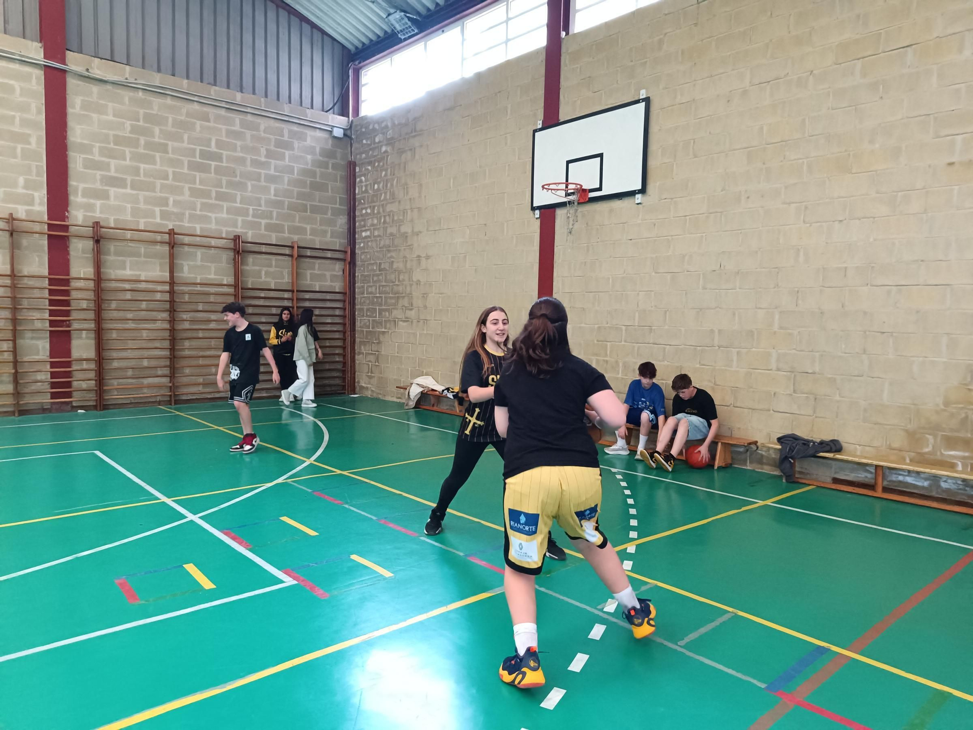 El Siero Baloncesto celebra el final de la temporada