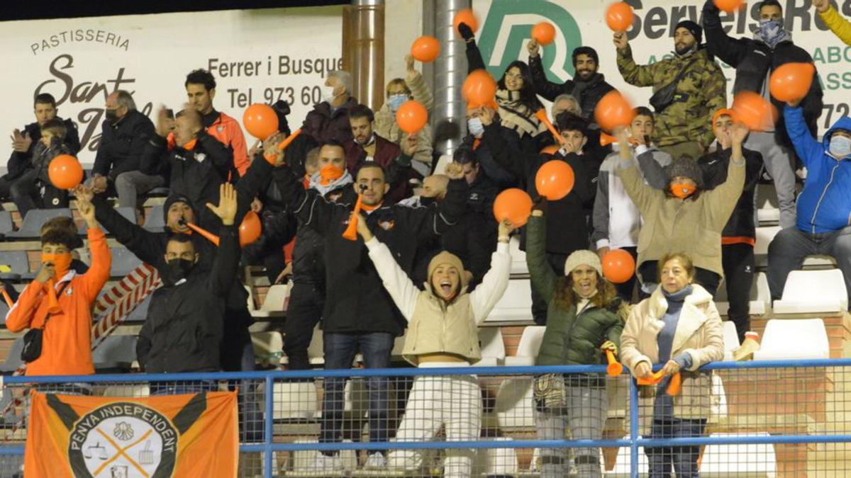 Aficionados de la Penya Independent en Mollerussa.