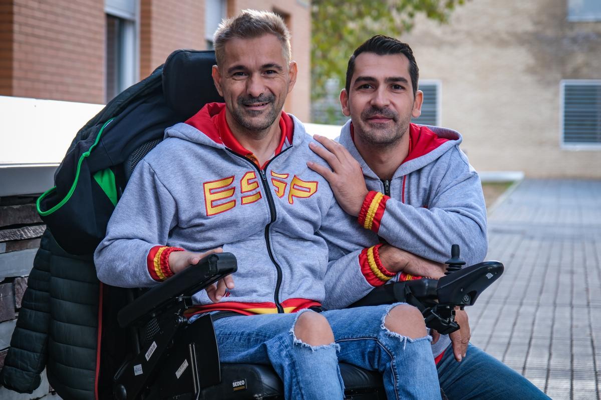 Serafín Rodríguez, junto a su entrenador, Félix López, en Aspaceba.