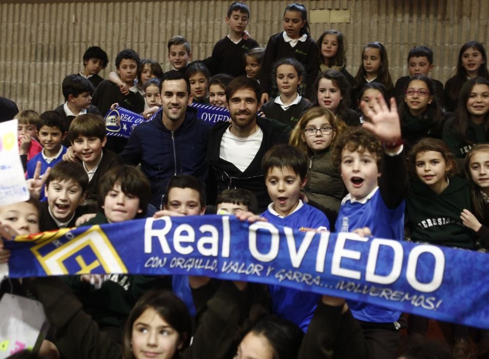 Michel y Linares visitan el colegio Las Teresianas