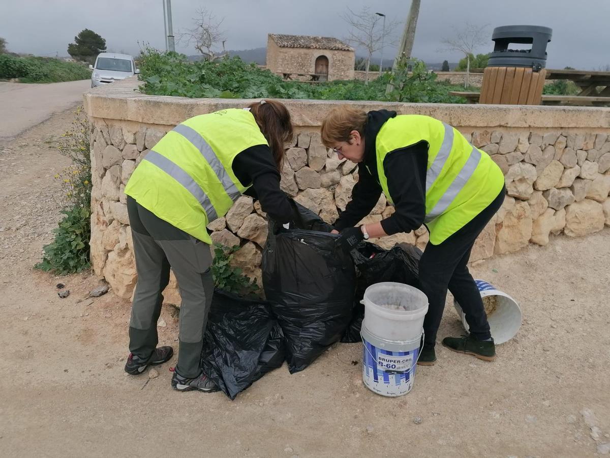 FOTOS | Así ha sido la jornada de limpieza rural en Sant Joan y Vilafranca FOTOS | Así ha sido la jornada de limpieza rural en Sant Joan y Vilafranca