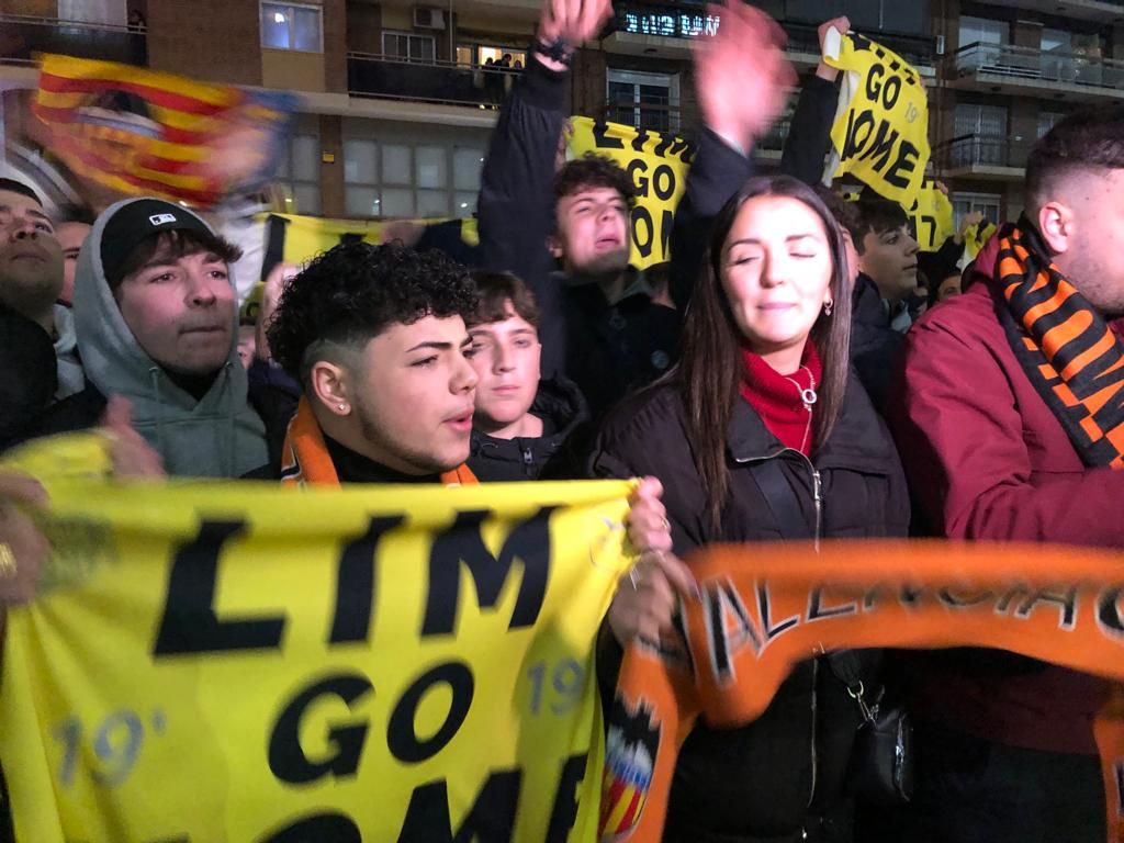 El 11-F, en imágenes: El valencianismo protesta contra Peter Lim
