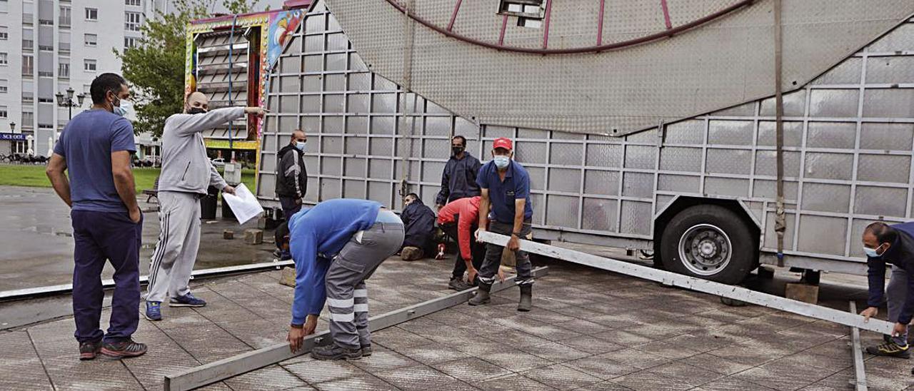 Los feriantes vuelven a respirar en La Corredoria | FERNANDO RODRÍGUEZ