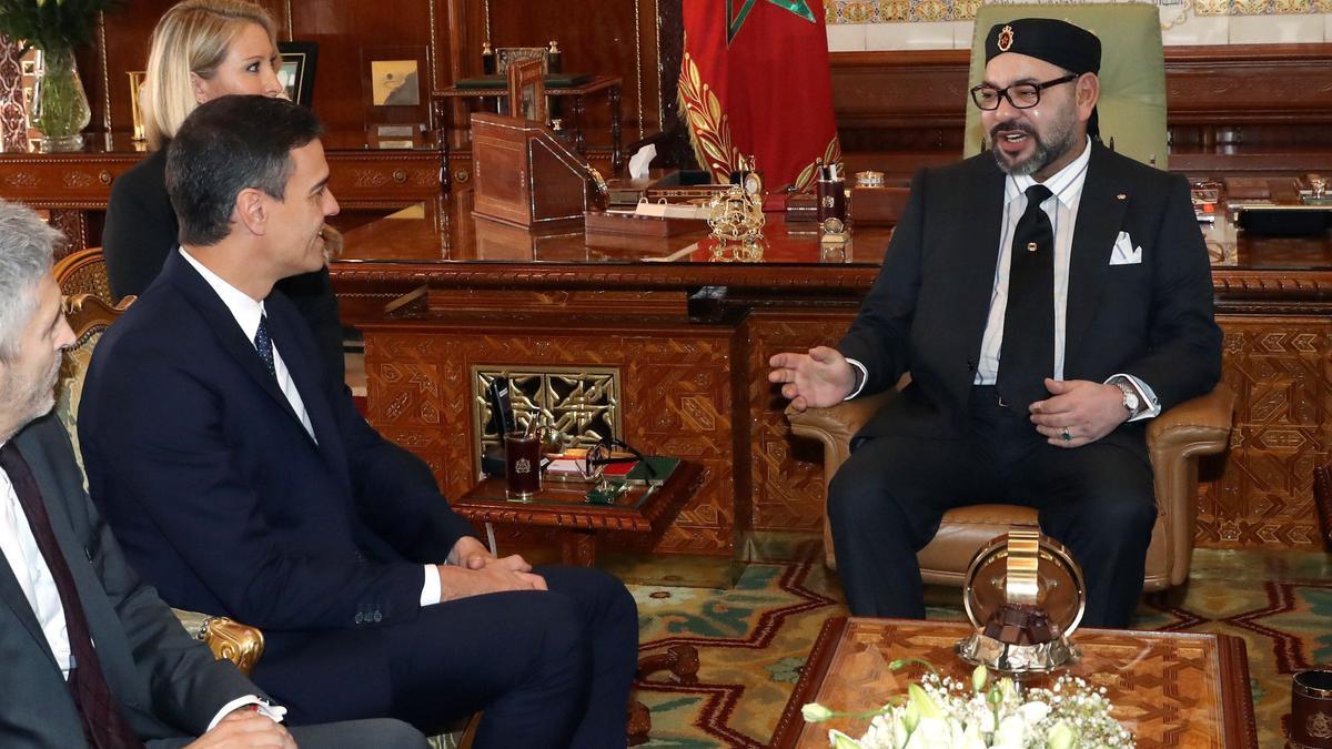 El presidente del Gobierno, Pedro Sánchez, y el ministro del Interior, Fernando Grande-Marlaska, durante el encuentro con el rey Mohamed VI, en el Palacio Real de Rabat, el pasado 19 de noviembre de 2018.