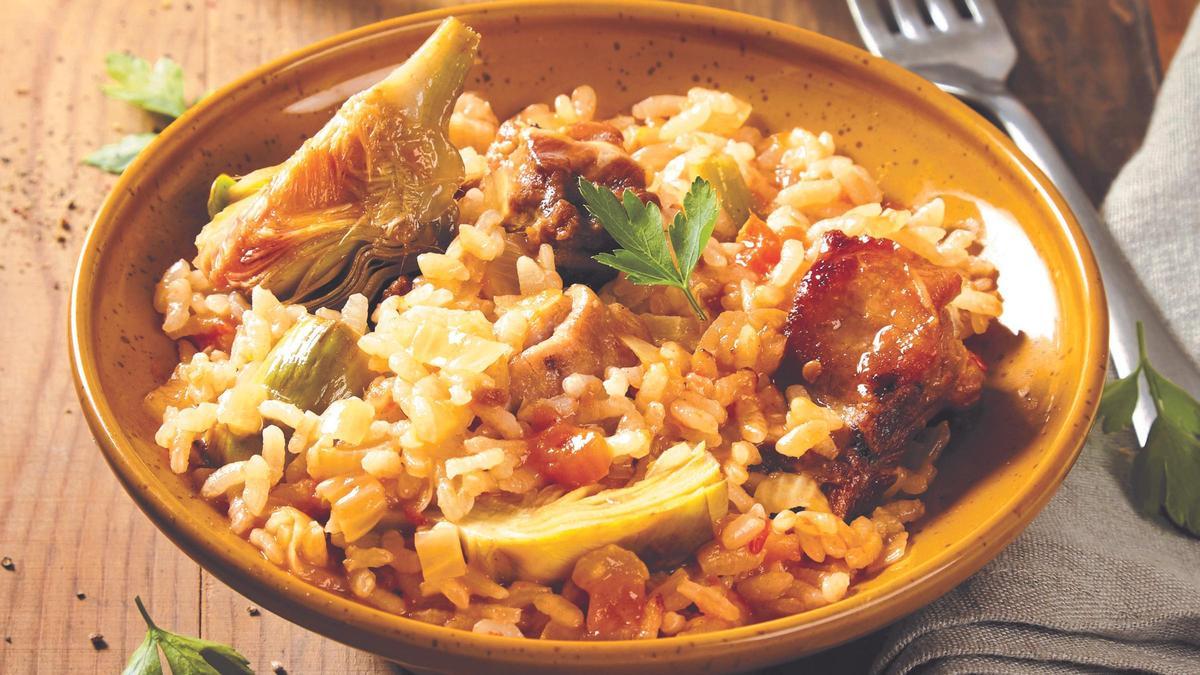 Receta de arroz con alcachofas y costillas de cerdo del libro '200 recetas de cocina española' (Larousse).