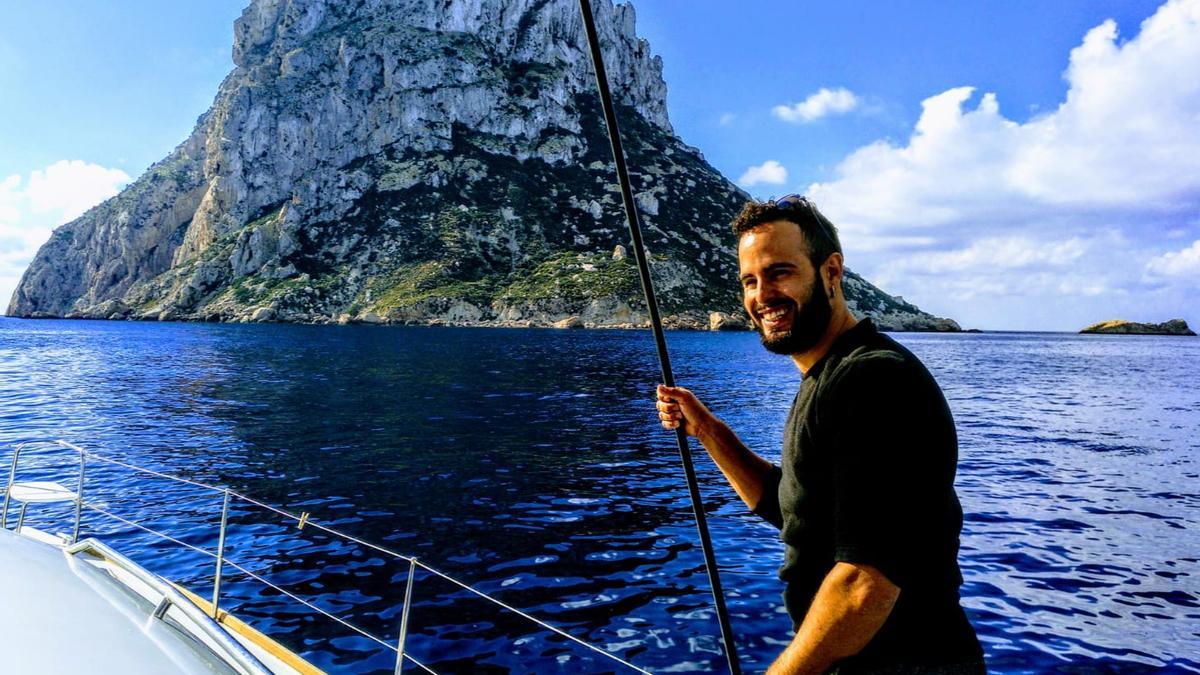 Fabio Pizarro Sánchez en su etapa como patrón de yate.