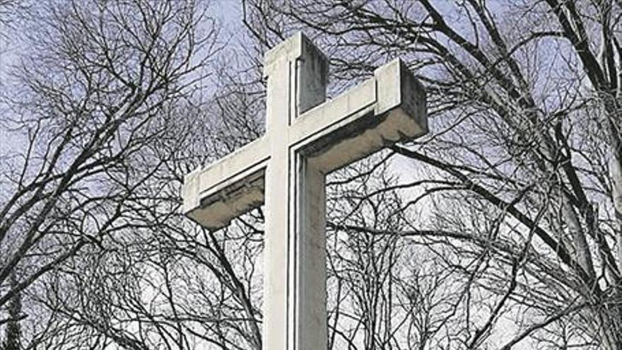 Abogados Cristianos lleva al consistorio al juzgado por la cruz