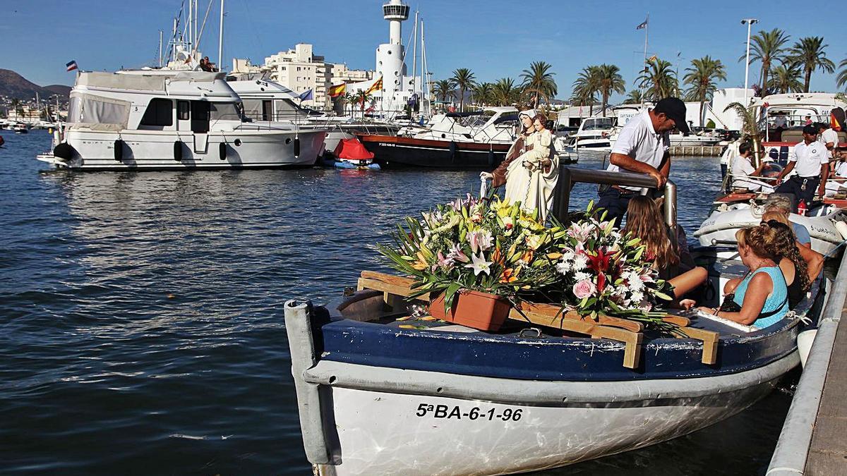 Els canals seran novament l’escenari de la tradicional processó en honor a la Verge. | GERARD BLANCHÉ