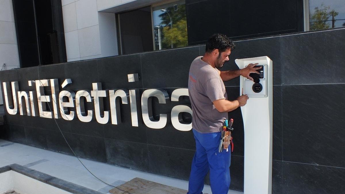 Extremadura cuenta con 82 puntos de recarga de coches eléctricos