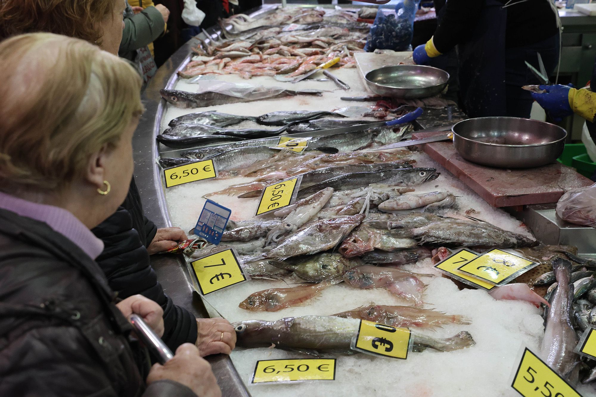 Los vigueses se lanzan a congelar mariscos y pescados para abaratar la factura navideña