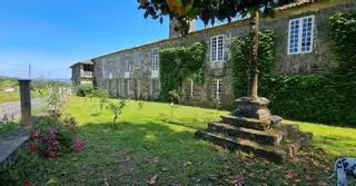 Una treintena de pazos languidecen en Área de Compostela a la espera de un comprador