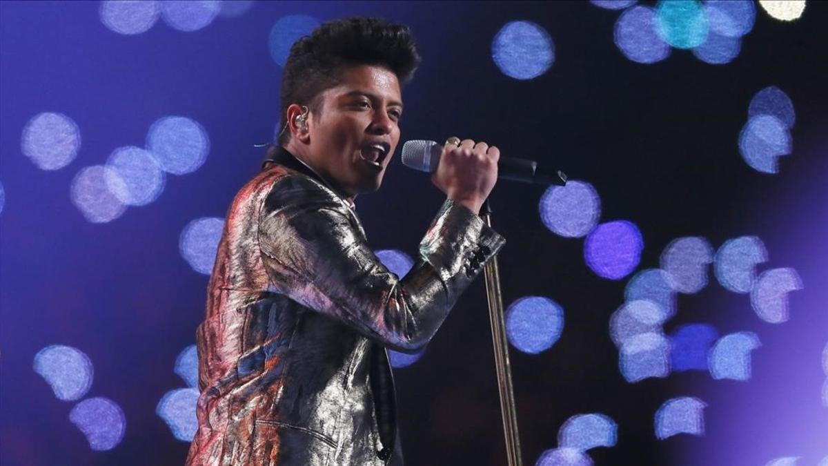 Bruno Mars, durante la Super Bowl.