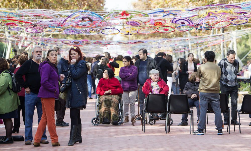 Castelló cubre el Passadís de les Arts con mandalas de lana