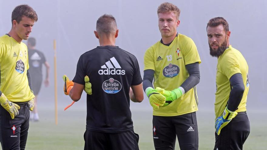 Iván Villar, Rubén y Sergio, en A Madroa. // M.G. Brea