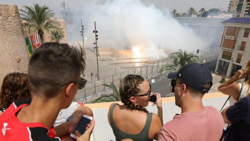 Un arranque de las mascletaes en Elche altamente satisfactorio