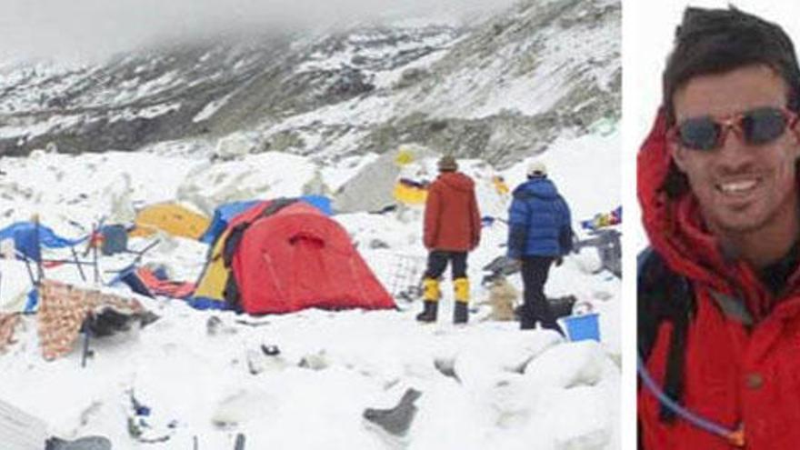 Estado del campo base del Everest. A la derecha, Guillermo Rojel.