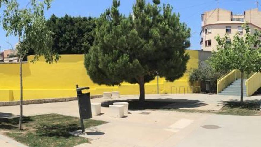 Muro de las Cigarreras pintado de amarillo donde Andújar hará la acción.