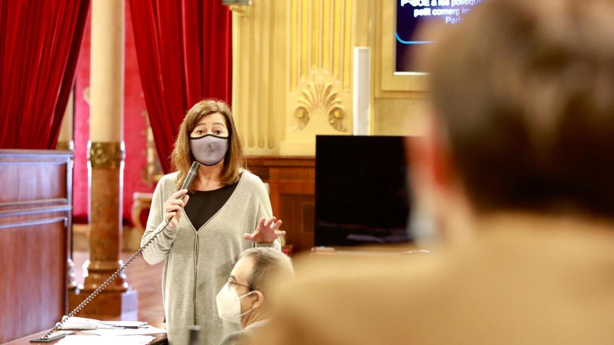 Armengol hoy en el pleno del Parlament