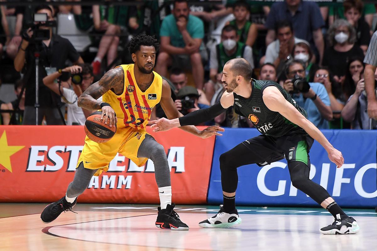El Barça torna el cop a Badalona i s’avança en la semifinal El Barça torna el cop a Badalona i s’avança en la semifinal