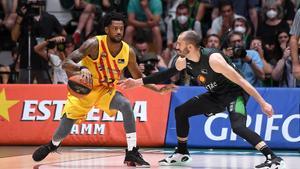 El Barça torna el cop a Badalona i s’avança en la semifinal