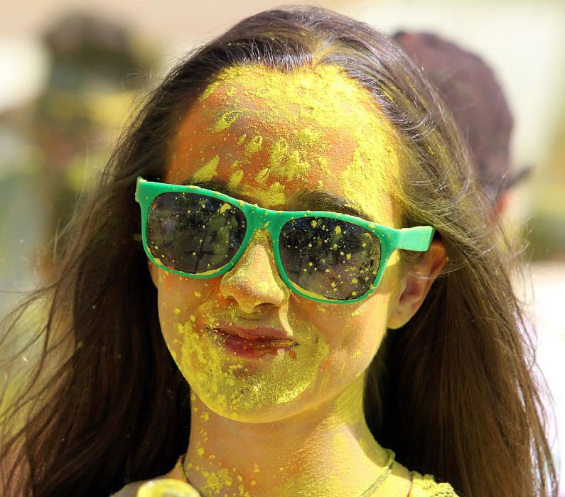 La colorida carrera organizada por Unicaja volvió a concentrar un ambiente joven y festivo en el entorno del estadio Ciudad de Málaga