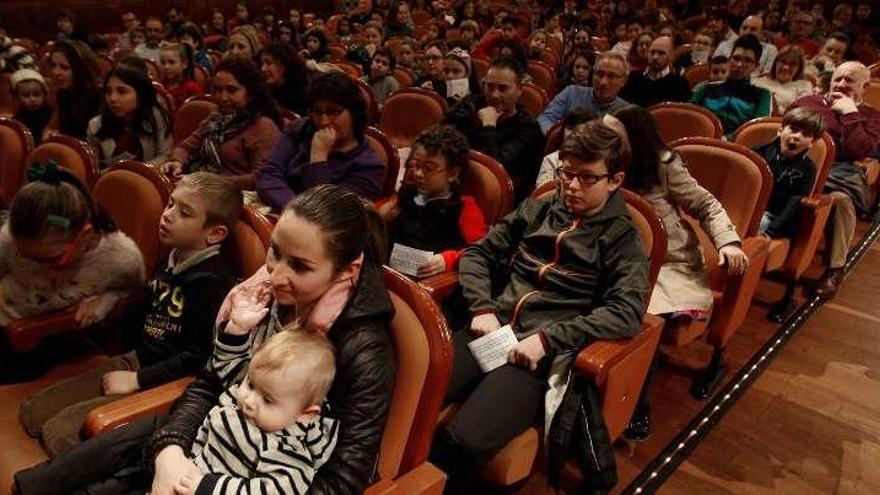 Público del cine infantil en el Filarmónica.