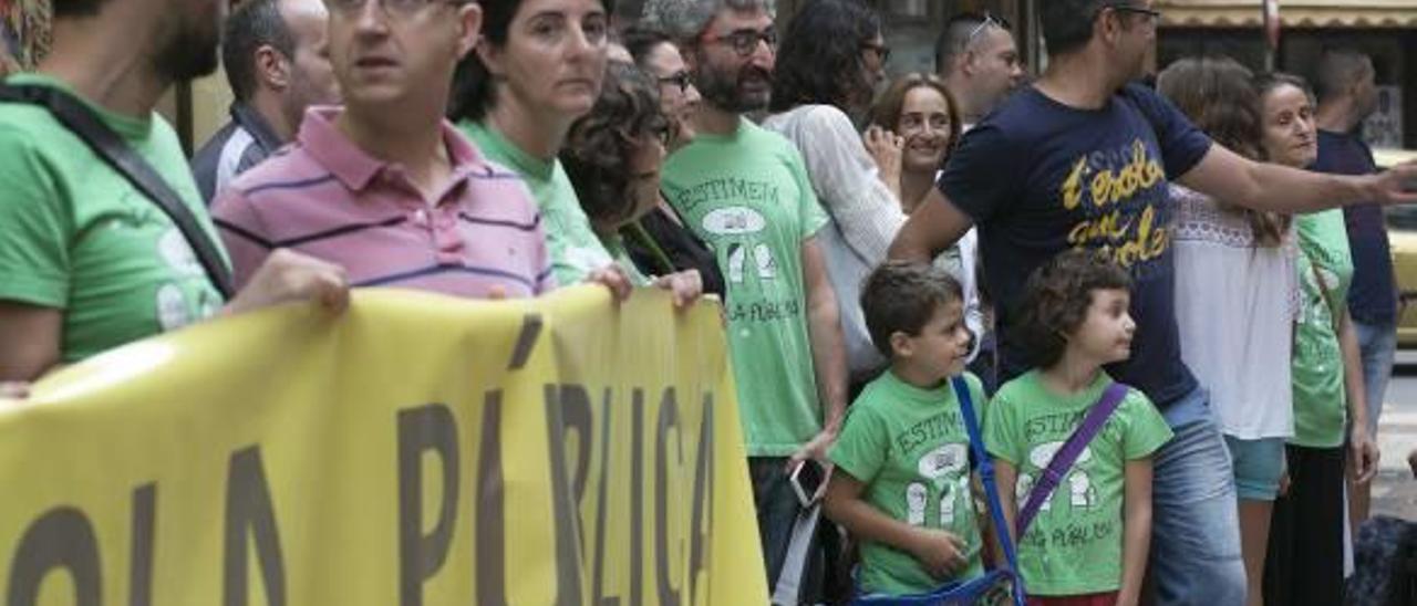 Sindicatos y AMPA coinciden: «Por primera vez se equipara la pública y la concertada»