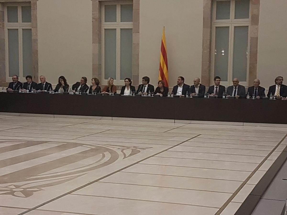 Cumbre por el referéndum en el Parlament.