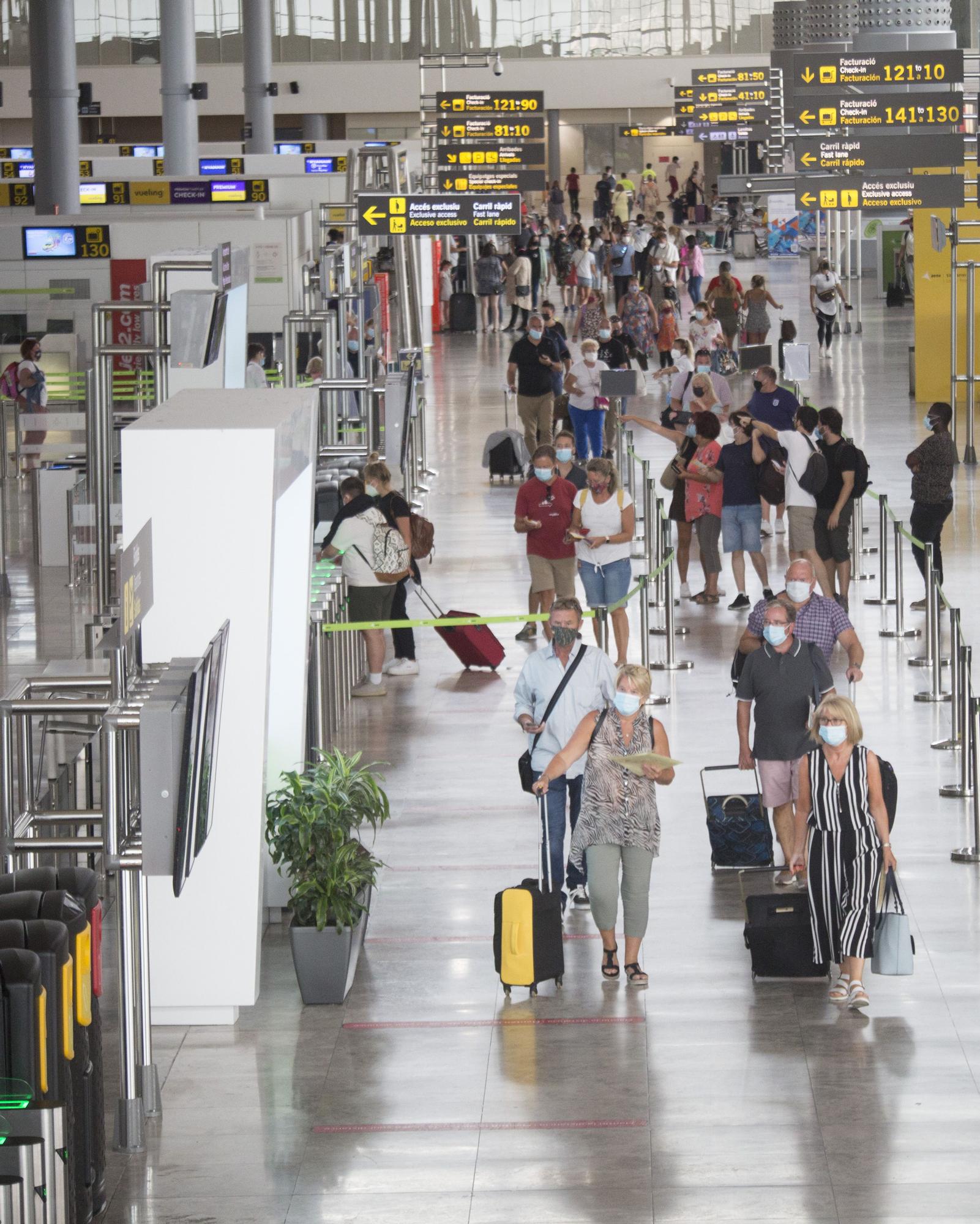 El aeropuerto de Alicante-Elche, entre los 14 más limpios y seguros de Europa frente al covid