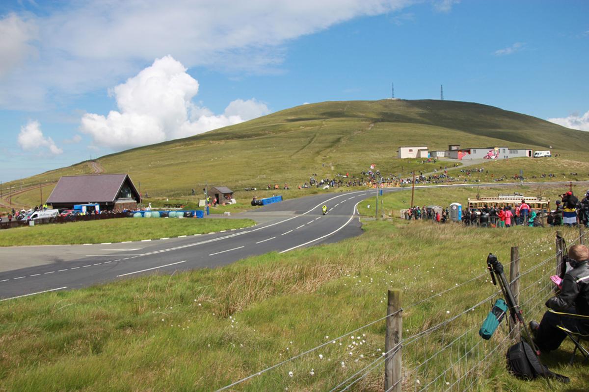 Vista panorámica de un tramo del recorrido de la Tourist Trophy Isla de Man.