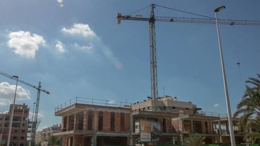 Elche recaudará casi un 50% más con el Impuesto de Construcciones en 2019 por el tirón del ladrillo