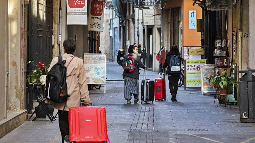 El turismo es uno de los principales motores del empleo en la C.Valenciana en marzo.