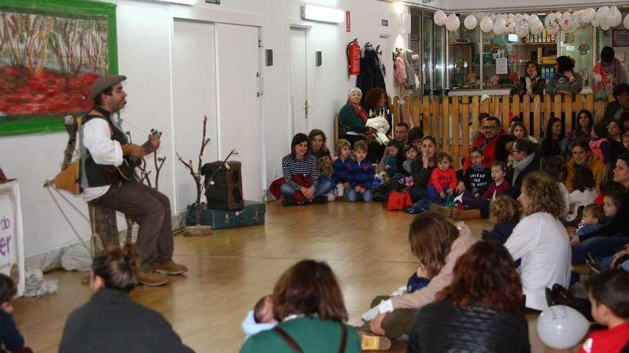 Una actividad abierta a las familias celebrada en la escuela infantil en noviembre. // Bernabé/Adrián Rei