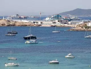 El Ayuntamiento de Ibiza estudia cómo reactivar el proyecto de fondeos para la bahía de Talamanca