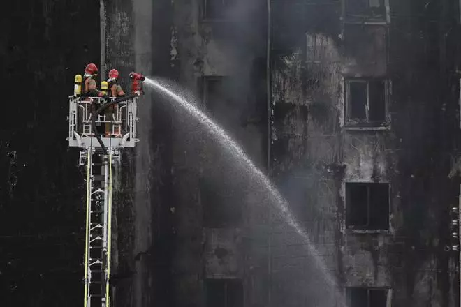 Las imágenes del incendio en un edificio de Castellón