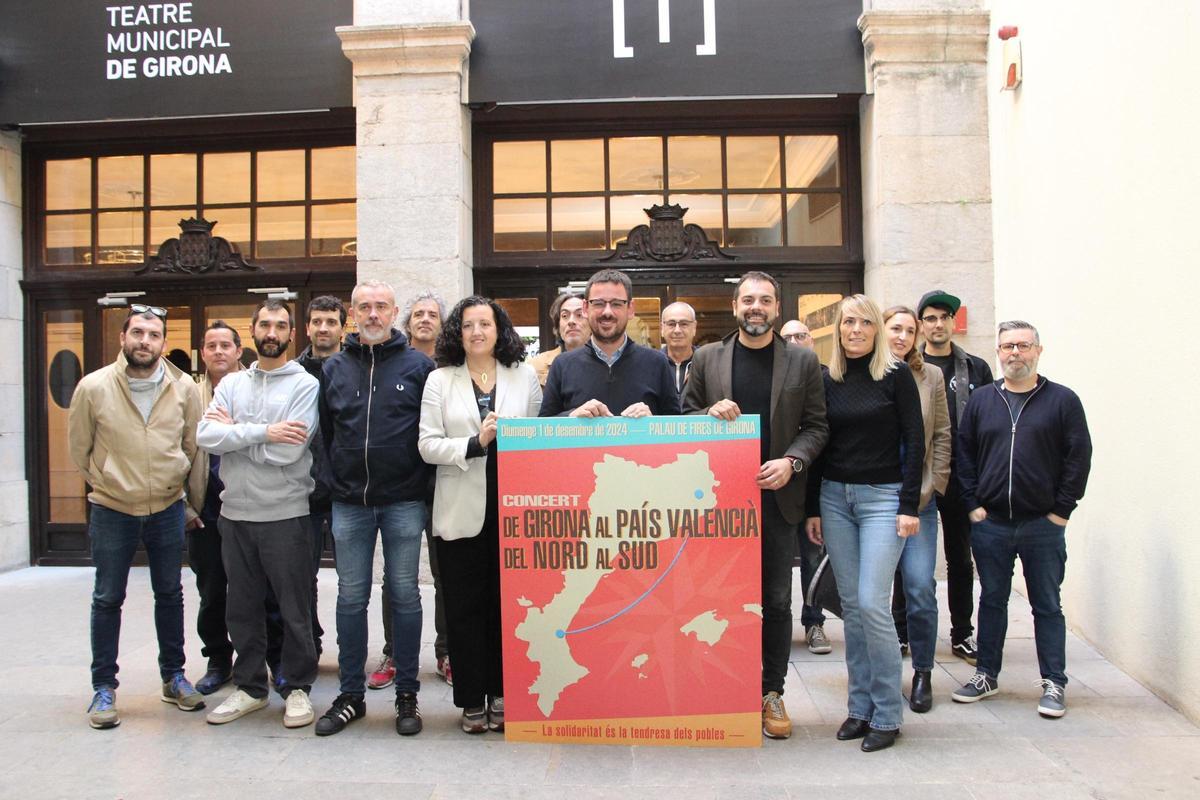 Foto de grup de la presentació del concert solidari de Girona.