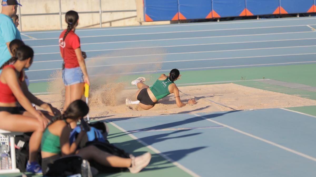 Deportistas en una de las instalaciones deportivas de Paterna