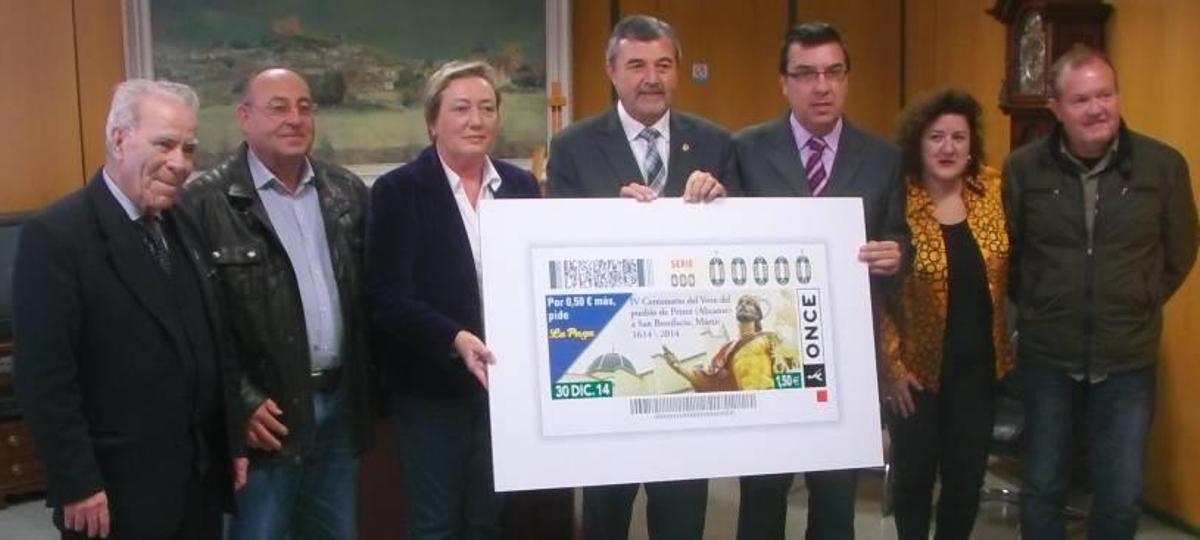 La presentación ayer de la imagen del cupón de la ONCE dedicado al patrón de Petrer
