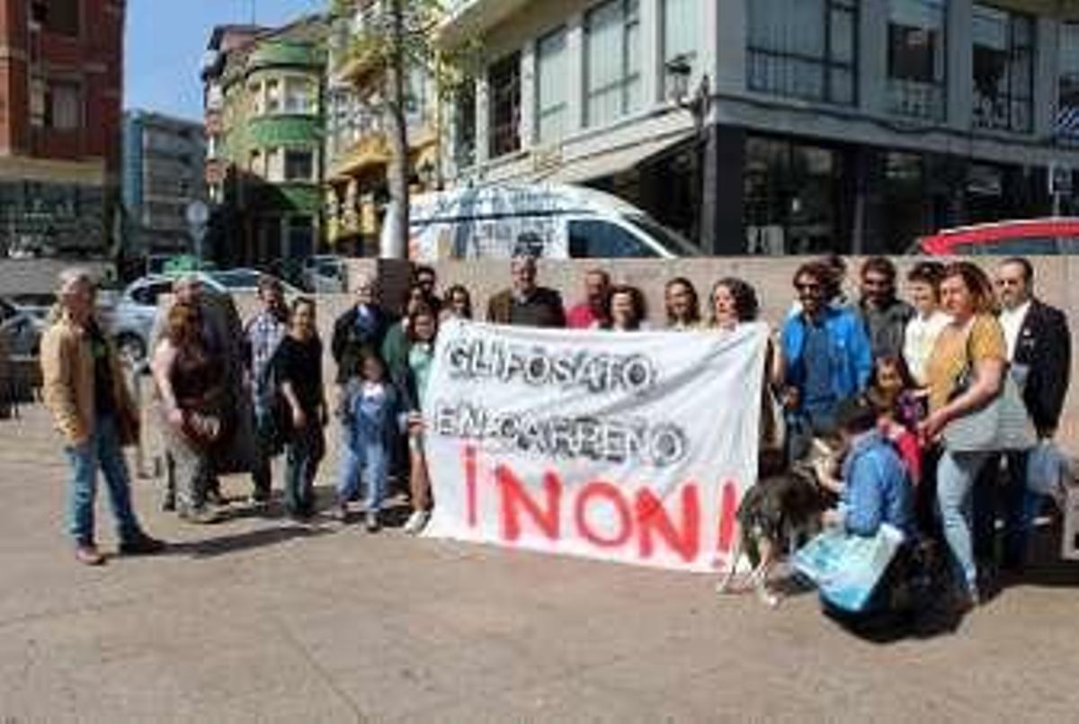 Concentración contra el uso de herbicidas en Candás