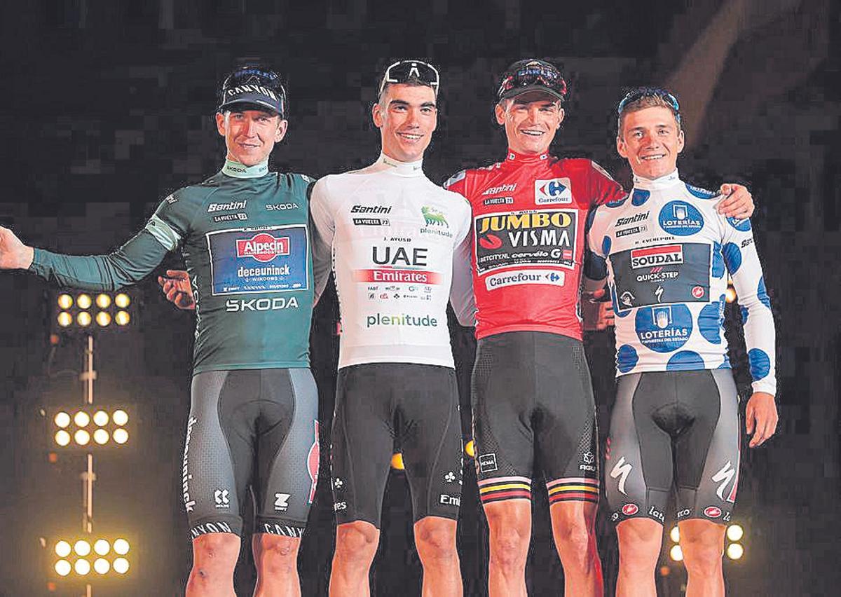 Juan Ayuso, con el maillot de mejor joven en la pasada Vuelta a España