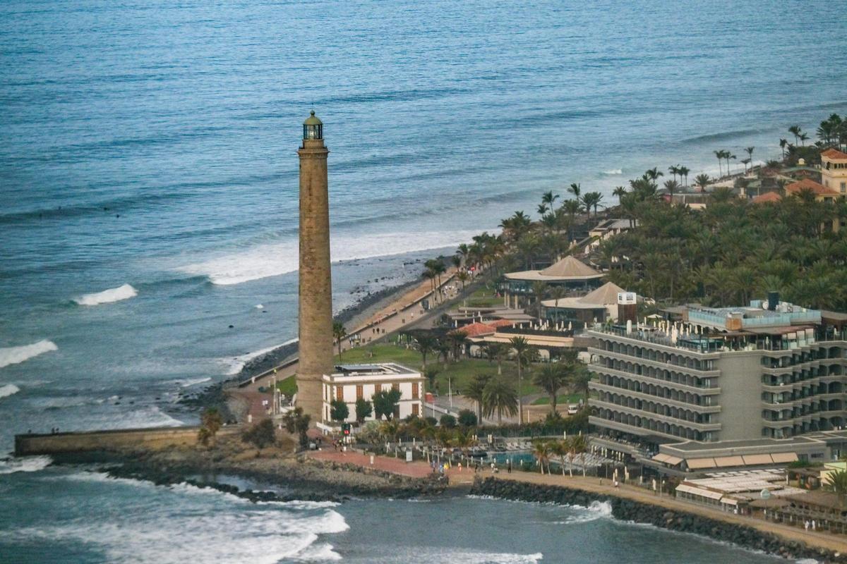 El hotel IFA Faro Maspalomas y el deslinde actual avalado por la justicia, vistos desde el aire.