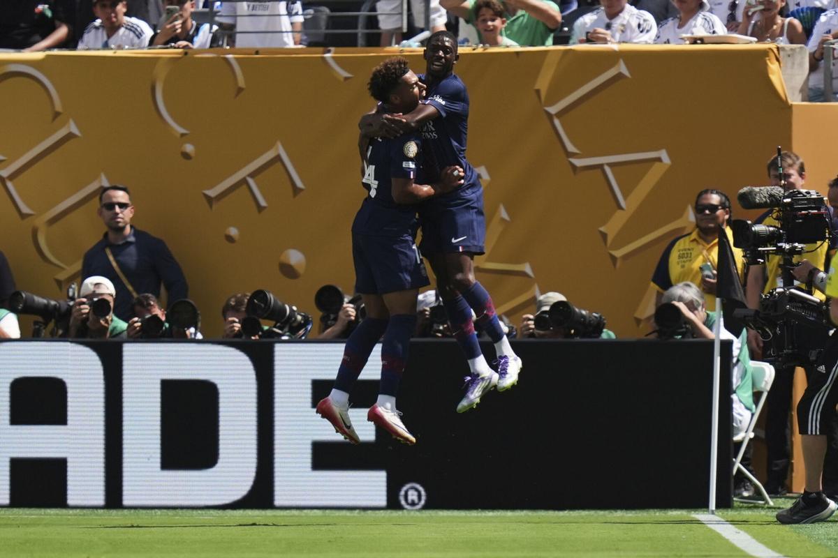 Dembélé y Doué celebran el 2-0 ante el Real Madrid en el Mundial de Clubs