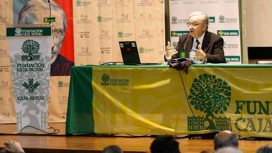 Javier Monserrat Puchades, en las Jornadas de Otoño de Caja Rural.