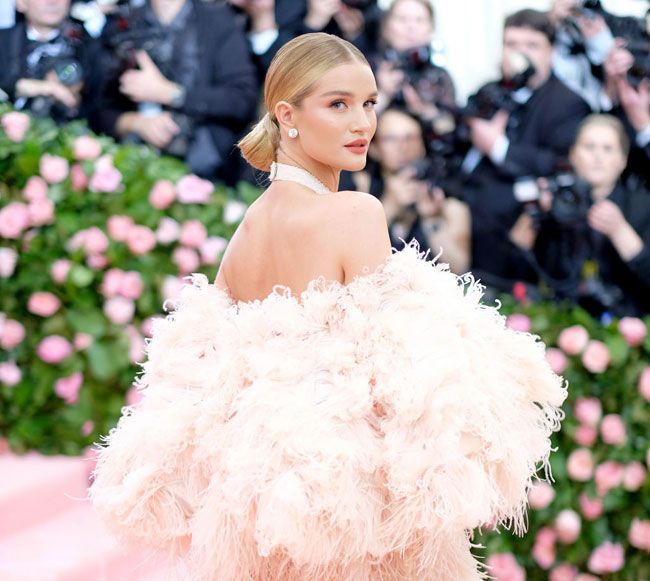 Rosie Huntington-Whiteley con vestido de Oscar de la Renta en la gala MET 2019