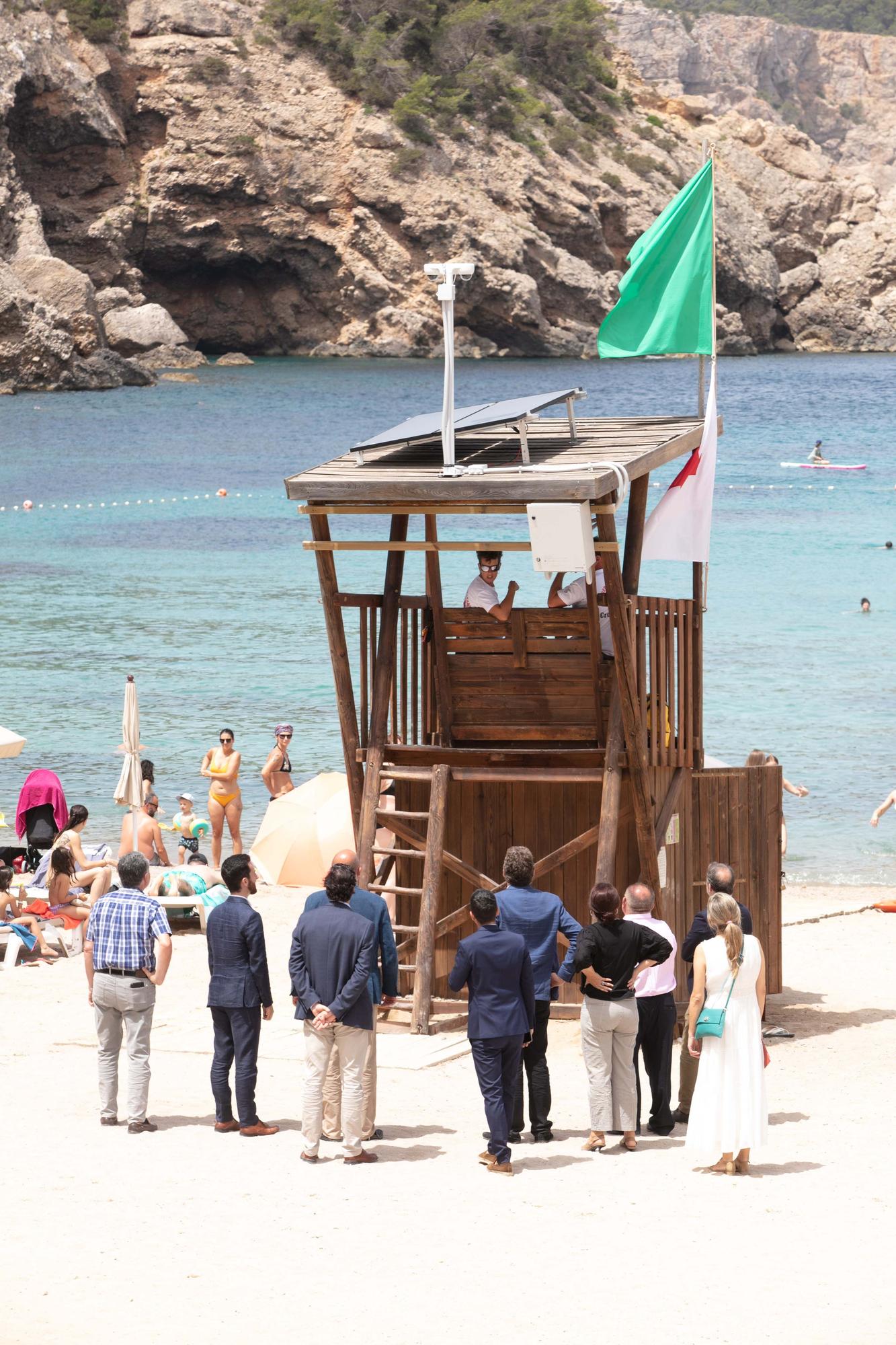 Instalan la primera cámara de monitorización de playas en Benirràs