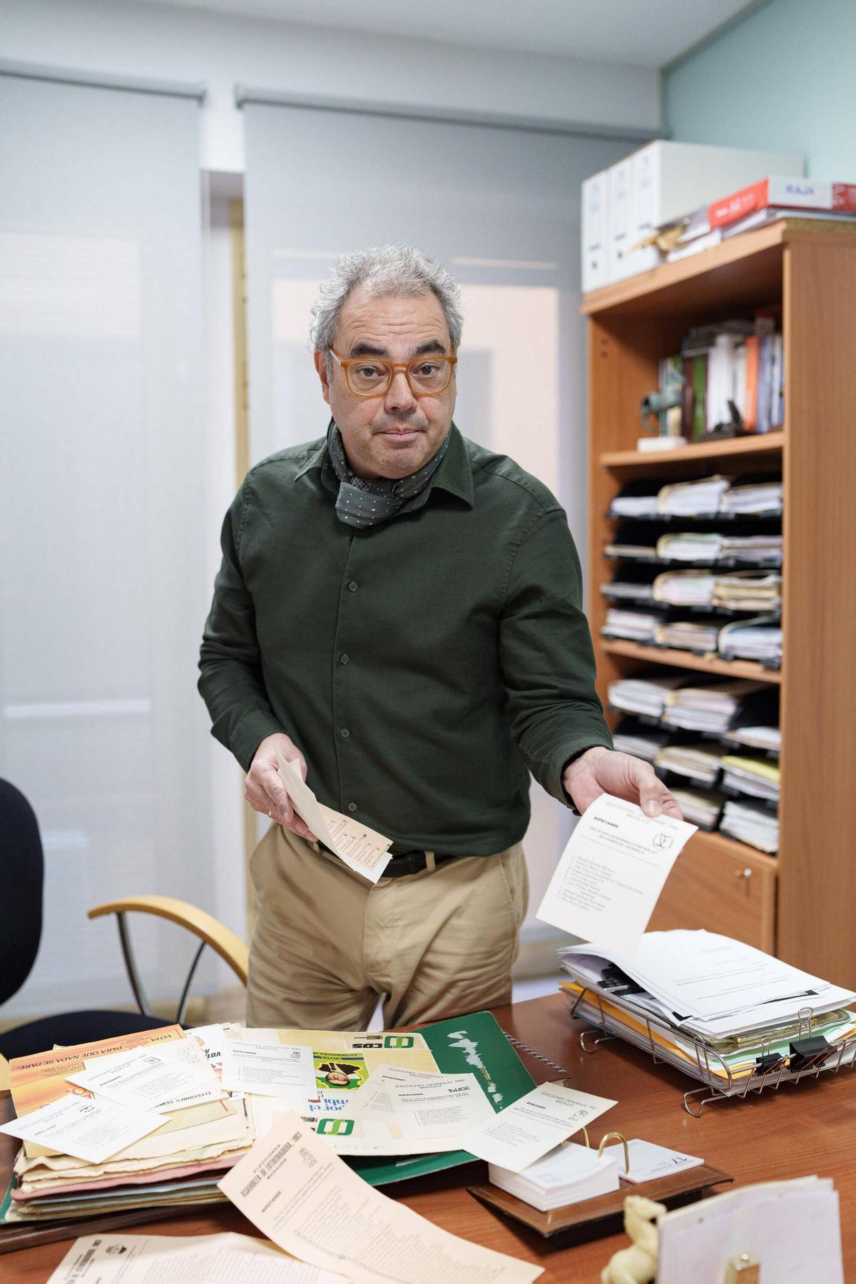 Cumple años el día de las elecciones y lleva toda la vida guardando papeletas.