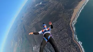 Vídeo | El espectacular salto del surfista Matthew McGillivray: se lanza del cielo a las olas