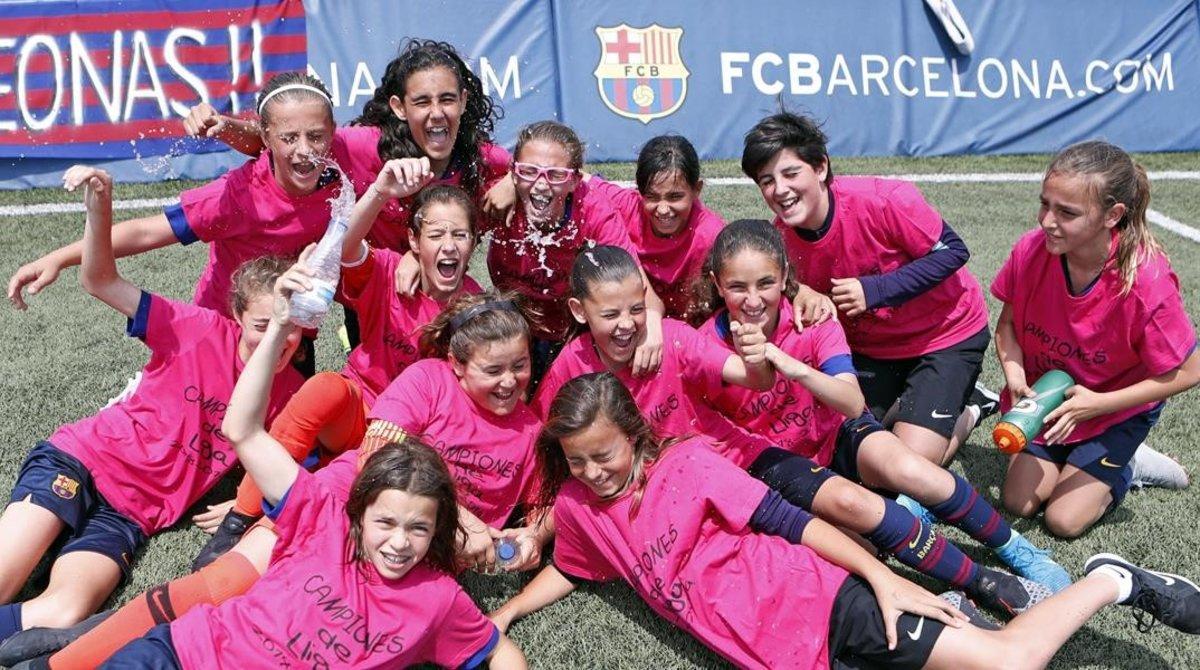 Las niñas del Barça Sub-12 femenino, el día que ganaron el campeonato de Catalunya. Las niñas del Barça Sub-12 femenino, el día que ganaron el campeonato de Catalunya.